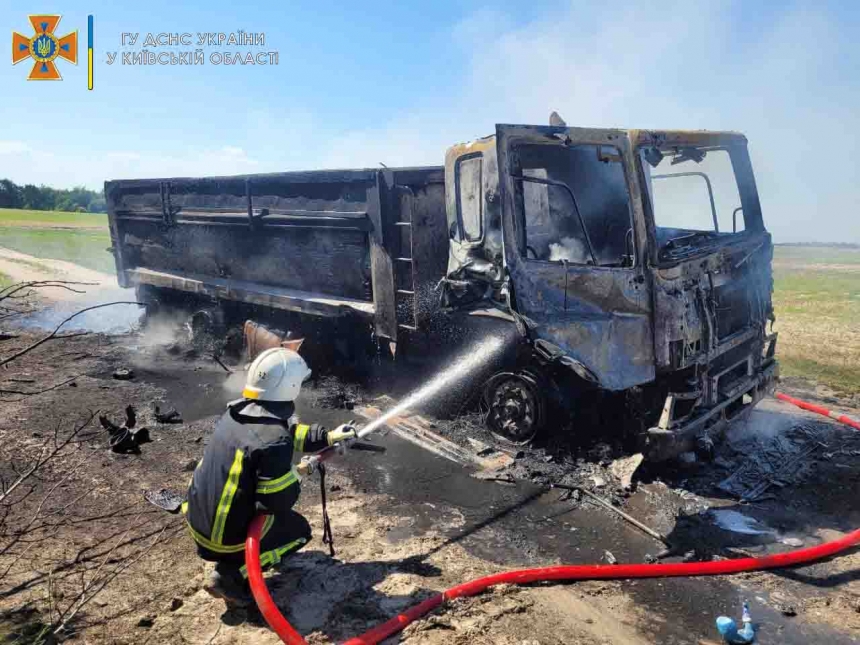 В Киевской области на мине подорвался грузовик с песком