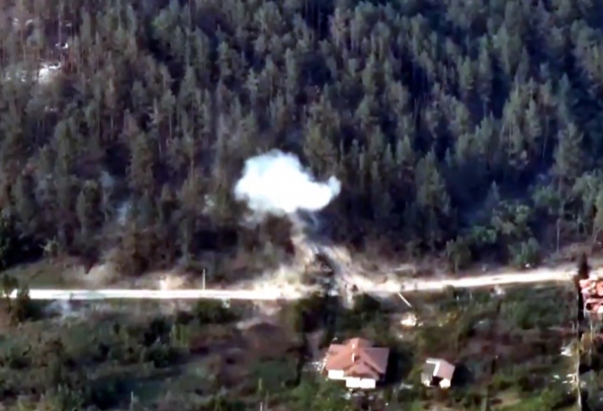 Появилось видео, как николаевские десантники уничтожили две БМП-2 с боекомплектами