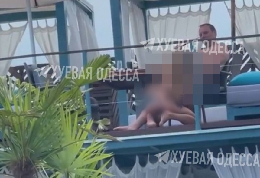 За секс на пляже в Одессе участникам вручили не повестки, а подозрение: им грозит 4 года тюрьмы