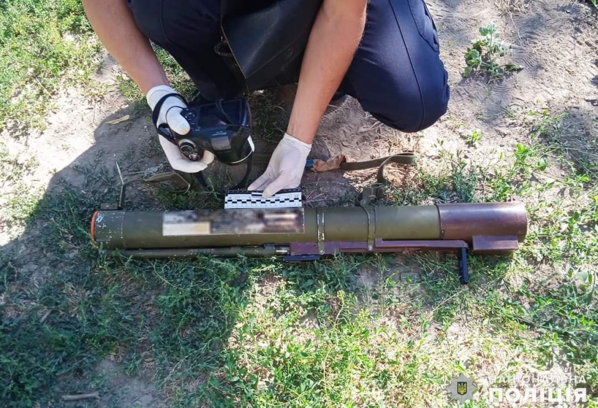 В Николаевской области жители прятали гранатомет, патроны и гранату: к ним пришли с обысками