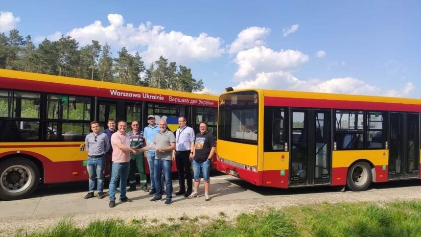 В Николаеве начали курсировать подаренные Варшавой автобусы-гармошки