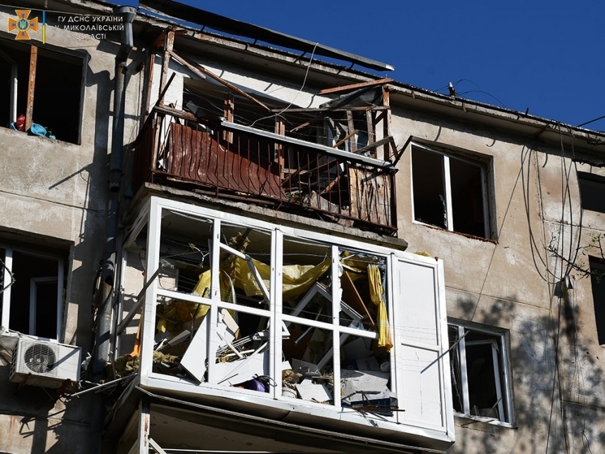 «Дома больше нет»: николаевский модельер показал свою квартиру после сегодняшнего обстрела (видео)