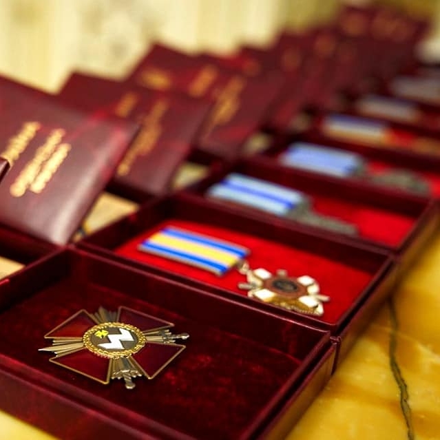 Зеленский отметил троих николаевских морпехов государственными наградами