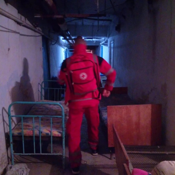 «Люди прячутся и живут в подвалах»: волонтер показал жизнь в оккупированной Снигиревке (фото)