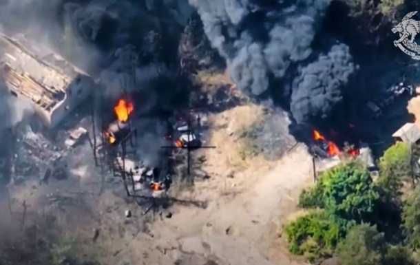 Украинские военные показали, как уничтожают колонну противника (видео)