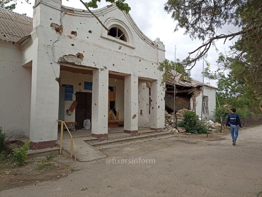 В селе под Николаевом оккупанты разрушили сельсовет (фото)