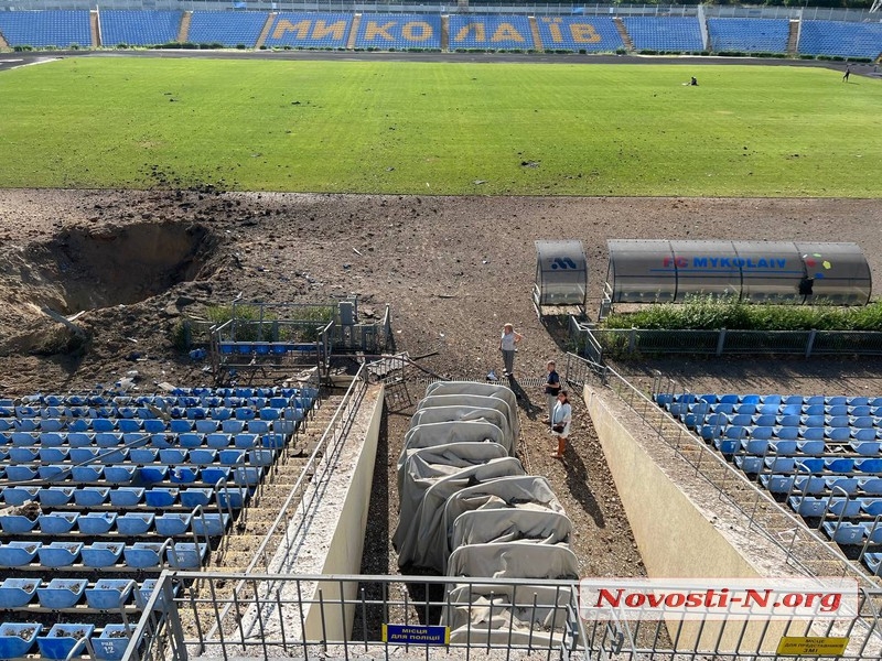 Последствия ракетного обстрела Николаева: на городском стадионе – значительные разрушения (фото)