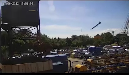 Акт терроризма: Зеленский опубликовал момент попадания российской ракеты по ТЦ в Кременчуге