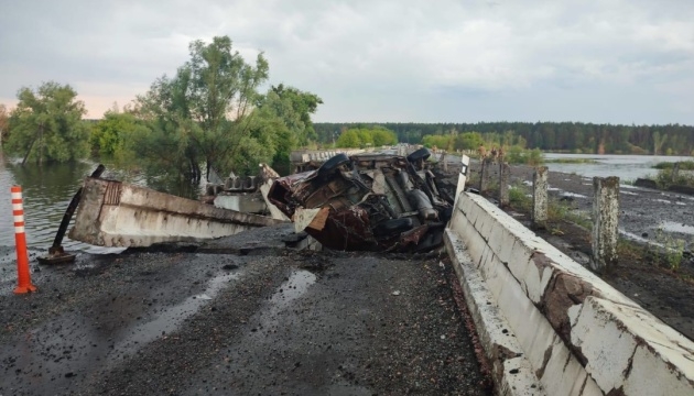 Разрушенный мост в Киевской области: после попадания молнии сдетонировала взрывчатка