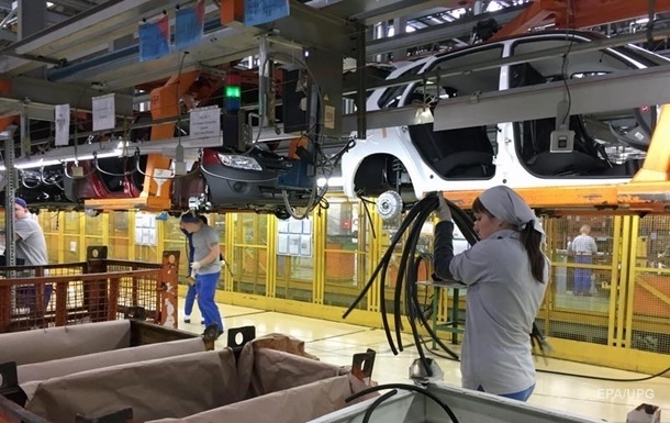 В РФ производство легковых авто рухнуло в 30 раз