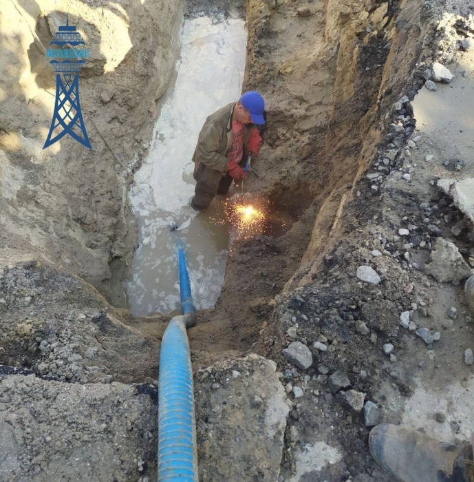 В Ингульском районе лопнул и разлетелся на куски водопровод: десятки домов были без воды