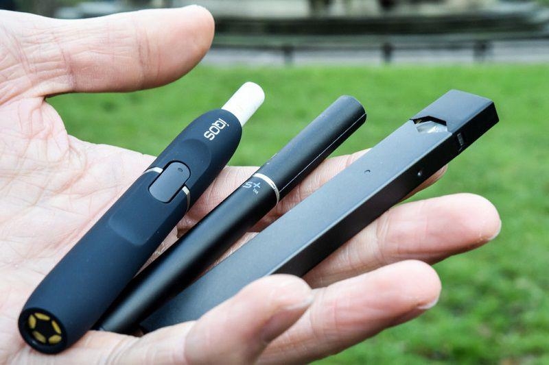 В Украине запретили продажу электронных сигарет несовершеннолетним