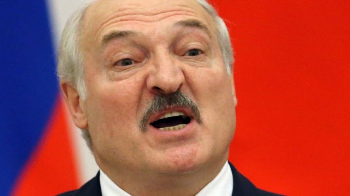 Лукашенко обвинил Украину в намерении обстрелять Беларусь и пообещал «ответ»