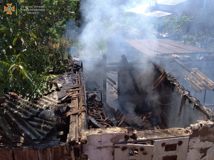 Обстрелы Николаевской области: разрушены жилые дома, предприятие, есть погибший