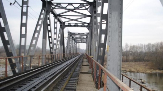 Возле Мелитополя взорван мост, по которому россияне перевозили оружие