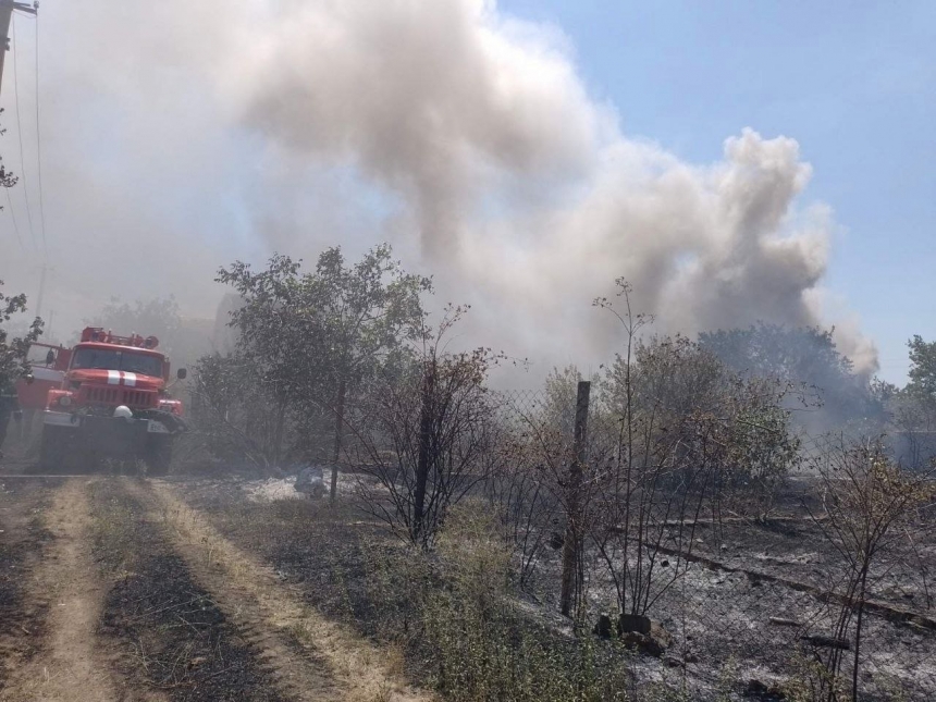 В Николаевской области из-за обстрелов горели дача, поле с зерновыми, сухая трава