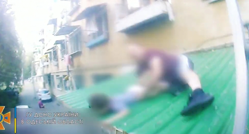 В Одессе 4-летний мальчик выпал из окна пятого этажа (видео)