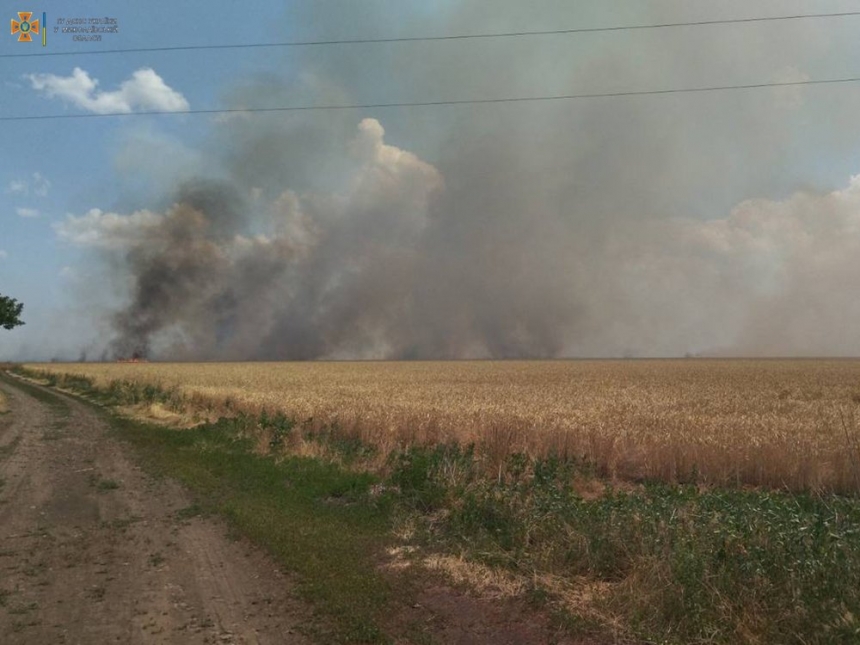 Обстрелы Николаевской области: повреждены жилые дома, горели поля и леса