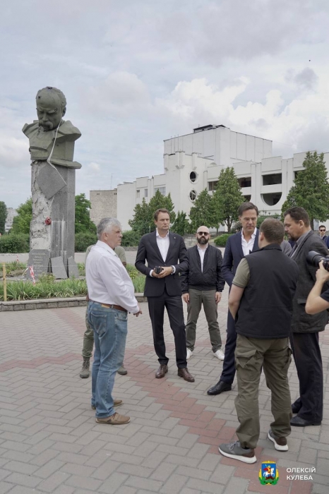 Премьер Нидерландов приехал с визитом в Бородянку, Бучу и Ирпень