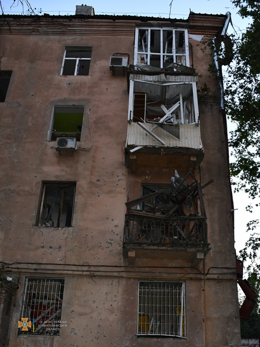 Масований обстріл Миколаєва: пошкоджено будинки та лікарні, є постраждалі (фото)