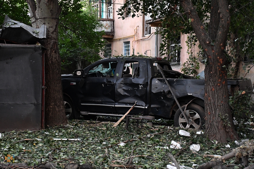 Массированный обстрел Николаева: повреждены дома и больница, есть пострадавшие (фото)