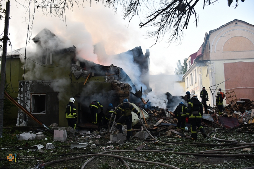 Обстрелы Николаевской области: повреждены сельхозхозяйство, техника, жилой дом
