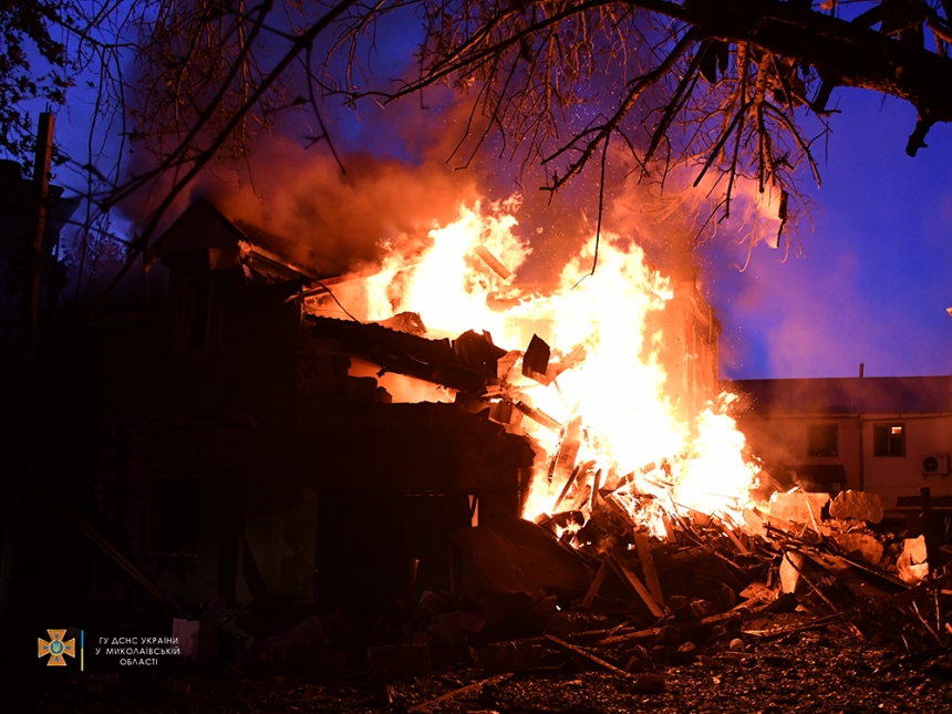 Масований обстріл Миколаєва: фото та відео наслідків