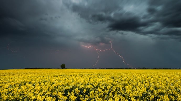 На юге Украины ожидаются грозы, шквалы и град