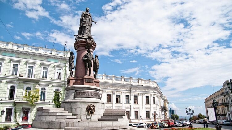 Зеленского просят снести памятник Екатерине II в Одессе