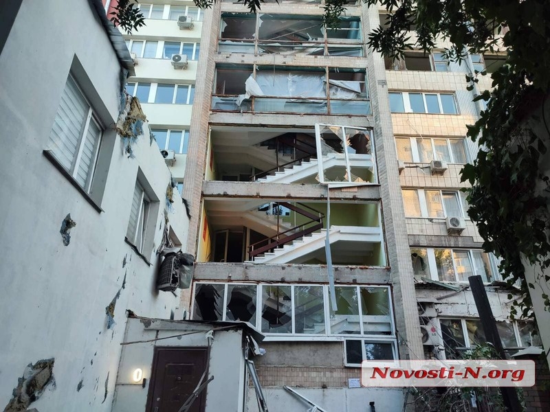 Ворожа ракета зруйнувала готель у Миколаєві