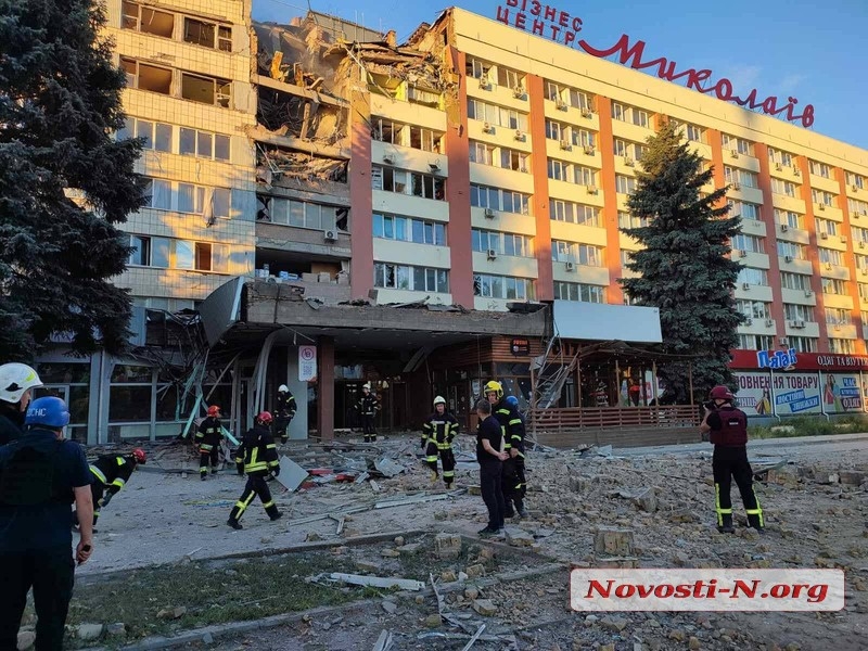 По Миколаєву окупанти випустили 9 ракет: поранено 1 особу