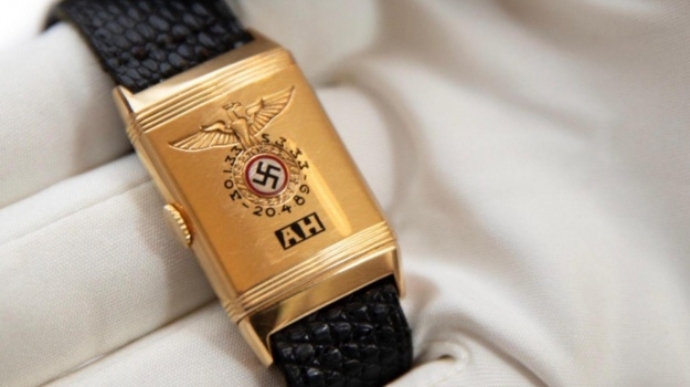 Аукціонний будинок виставив на продаж наручний годинник Гітлера