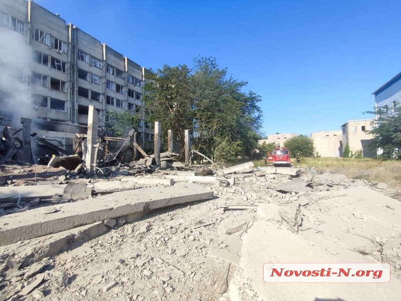 З'явилися фото зруйнованого у Миколаєві НУК ім.  Адмірала Макарова (фото, відео)