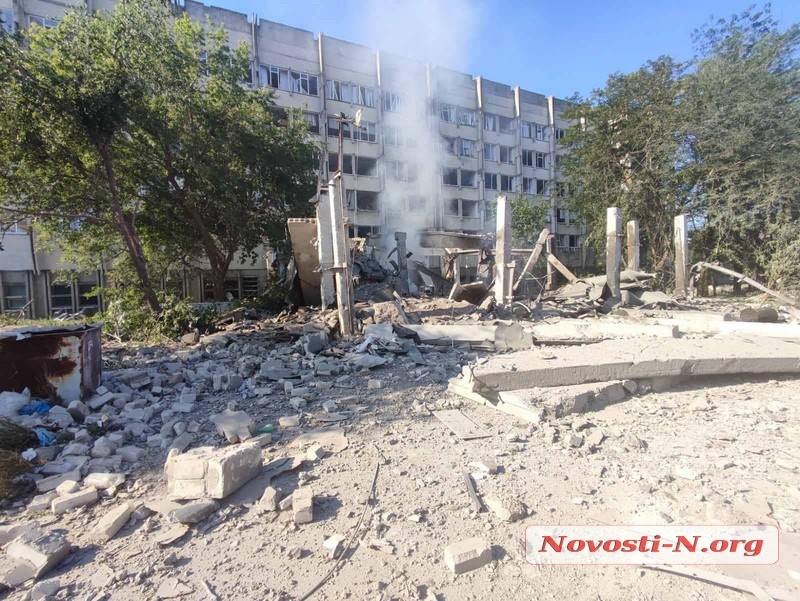 З'явилися фото зруйнованого у Миколаєві НУК ім.  Адмірала Макарова (фото, відео)