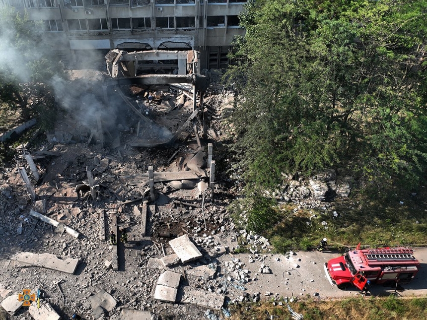 В Николаеве показали момент обрушения здания ВУЗа (видео)