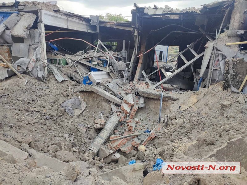 Обстрел Николаева: ракетным ударом полностью разрушено предприятие (фото, видео)
