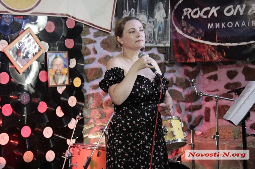В николаевской «Рок-Хате» спели песни на слова украинских поэтов (фоторепортаж) 