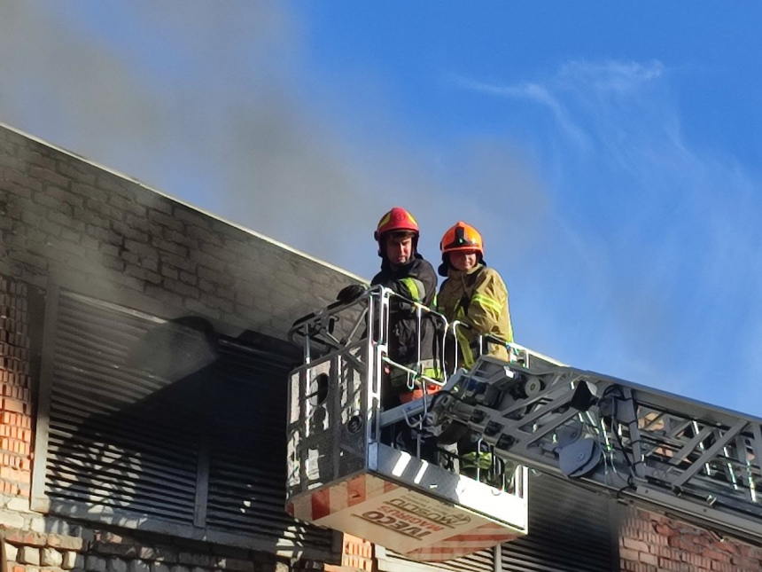 В Николаеве горит здание тира «Динамо»