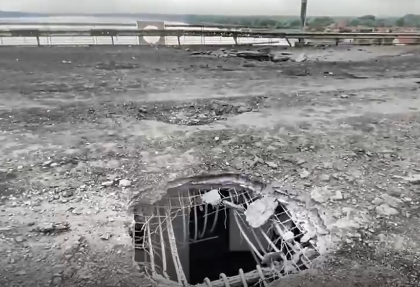 Обстрел Антоновского моста под Херсоном: видео последствий