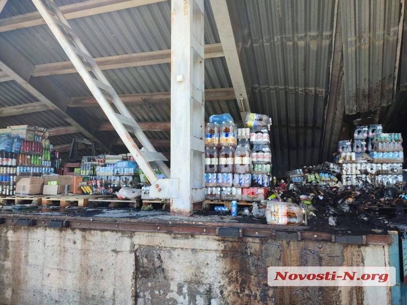 Ракетный удар по складам с «гуманитаркой» в Николаеве: появились фото и видео