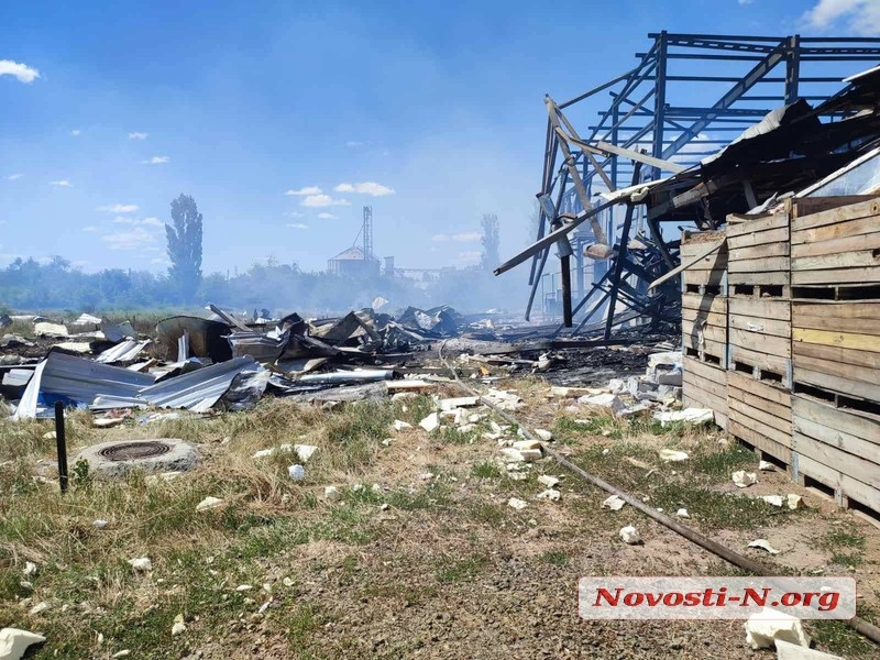 Ракетний удар по складах із «гуманітаркою» в Миколаєві: з\
