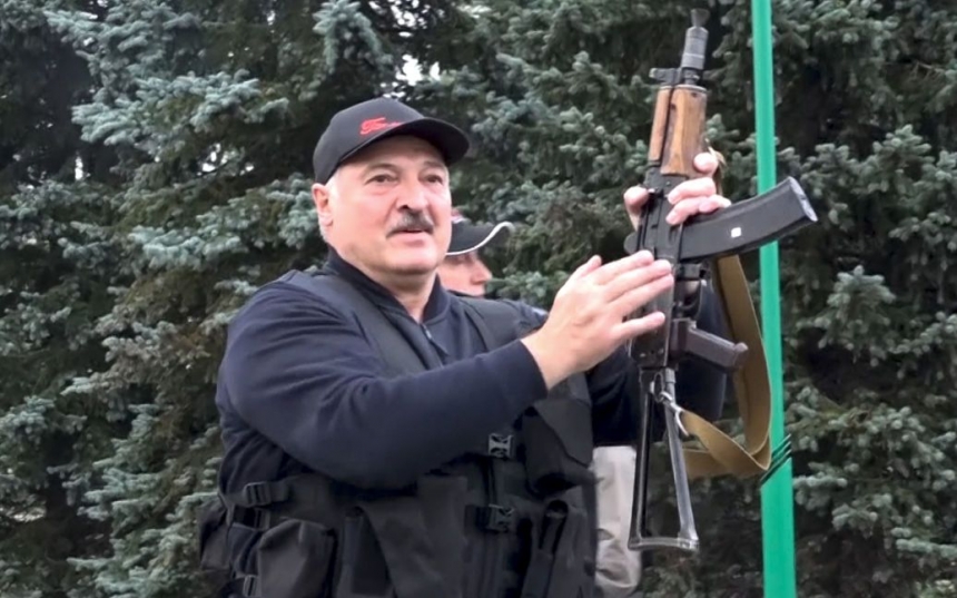 Лукашенко заявил, что именно сейчас можно завершить войну