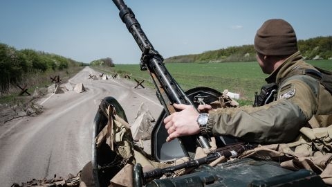 Зруйновано будинки та школи, заміновано дороги: зведення ОК «Південь» про ситуацію на фронті