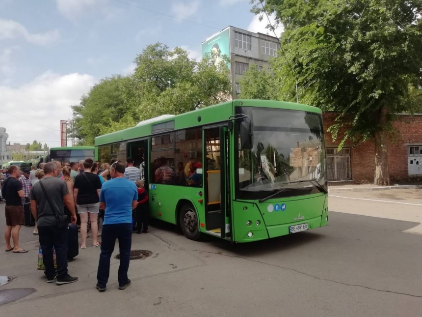 В Одессу эвакуировали жителей николаевского прифронтового села