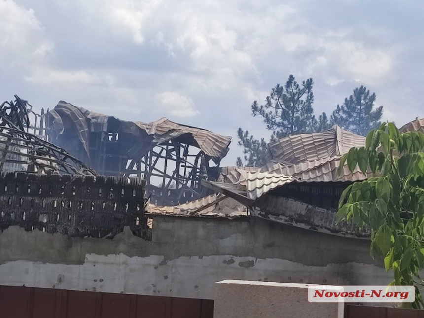 Последствия ночного обстрела: в пригороде Николаева разрушены и повреждены дома (фото)