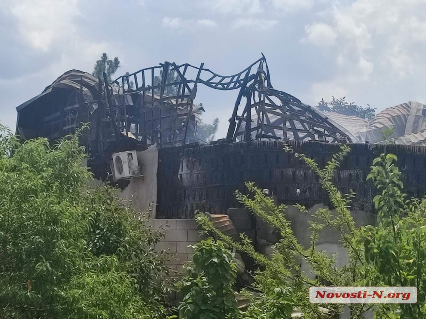 Наслідки нічного обстрілу: у передмісті Миколаєва зруйновано та пошкоджено будинки (фото)