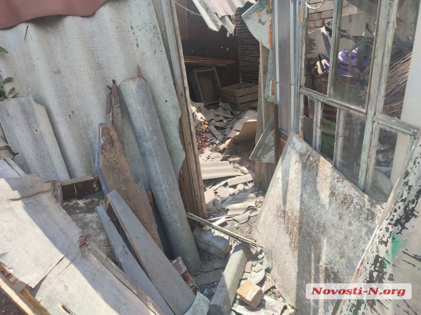 Наслідки нічного обстрілу: у передмісті Миколаєва зруйновано та пошкоджено будинки (фото)