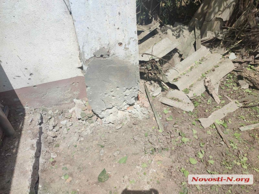 Наслідки нічного обстрілу: у передмісті Миколаєва зруйновано та пошкоджено будинки (фото)