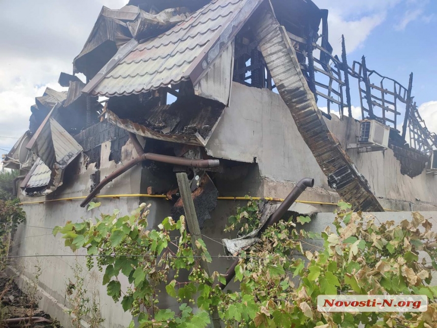 Последствия ночного обстрела: в пригороде Николаева разрушены и повреждены дома (фото)