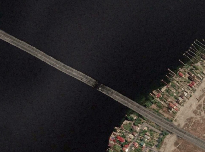 З'явилося фото зруйнованого прольоту Антонівського мосту
